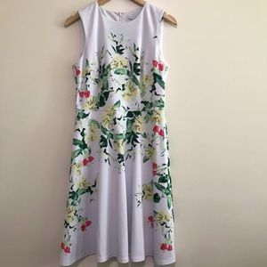 WORN ONCE☝🏼LIKE 🆕 DRESS FLORAL FIT AND FLARE  👗